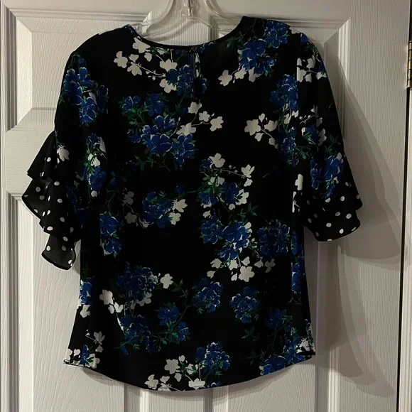 4/$20 Theo & b Black Floral Blouse with Blue Highlights - Picture 4 of 4